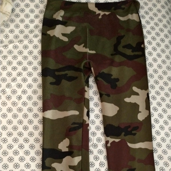 Camo Leggings - Picture 3 of 4